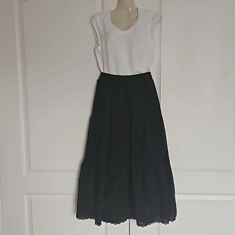 Suzy Shier Bundle 2 Piece Sleeveless Top & Eyelet Embroidery Maxi Skirt XS Black